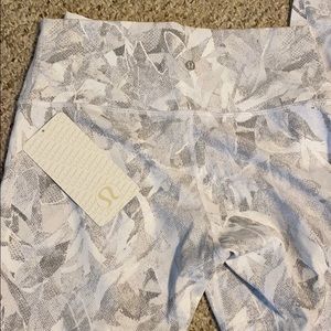lululemon athletica Pants - NWT Lululemon Wunder Under HR Tight pants. Sz 10 lululemon athletica Pants - NWT Lululemon Wunder Under HR Tight pants. Sz 10